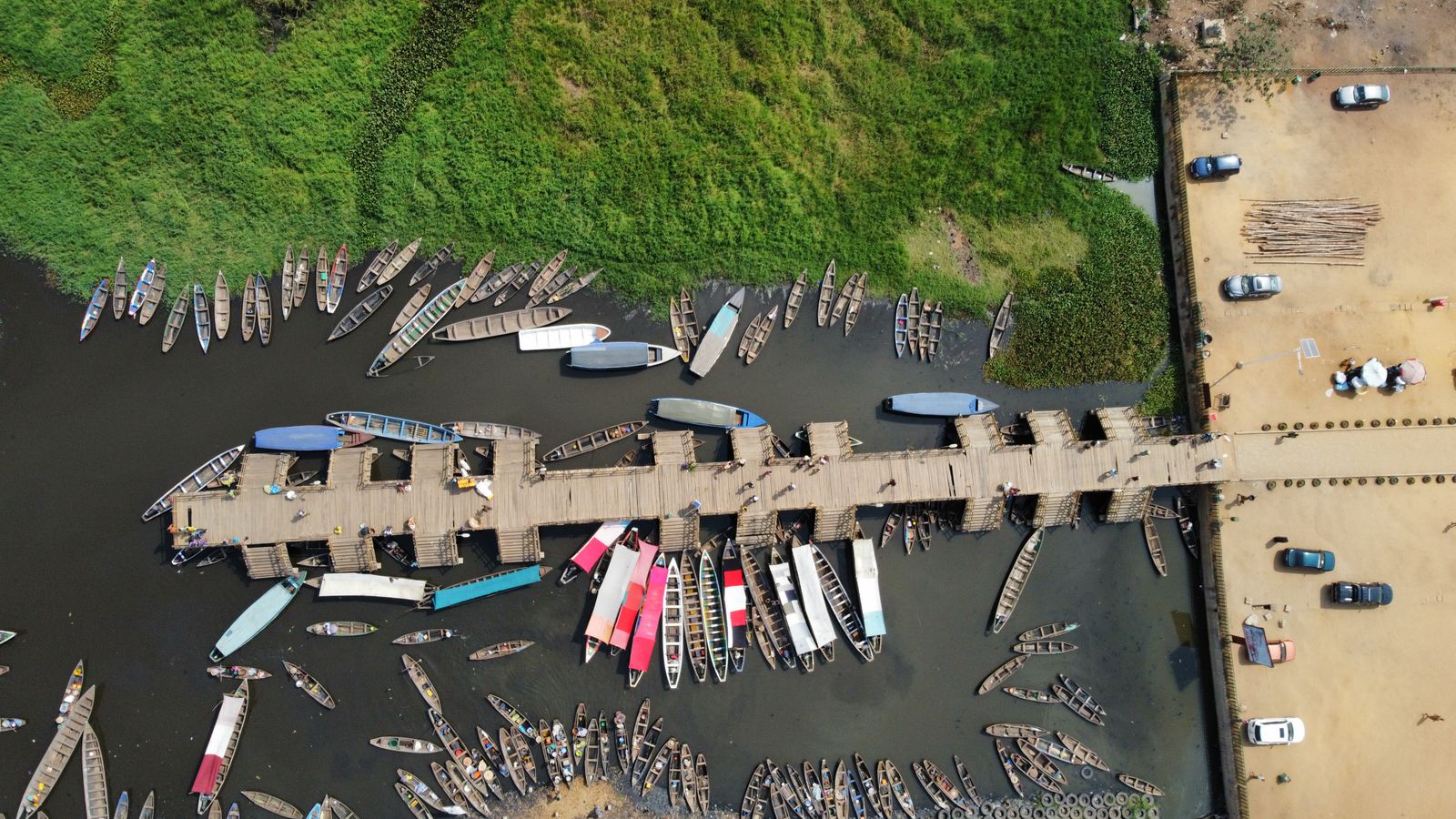 Pirogues &agrave; Ganvi&eacute; au B&eacute;nin